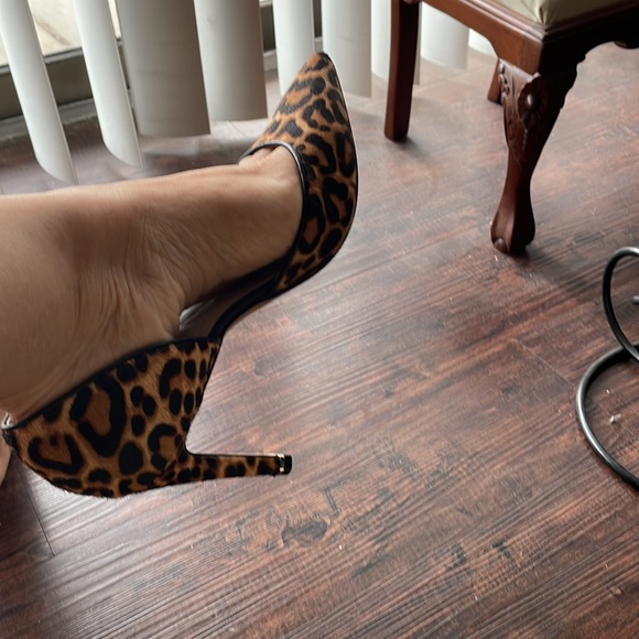 Selling animal print heels hardly been worn. Very good condition & very sexy. - Picture 4 of 4